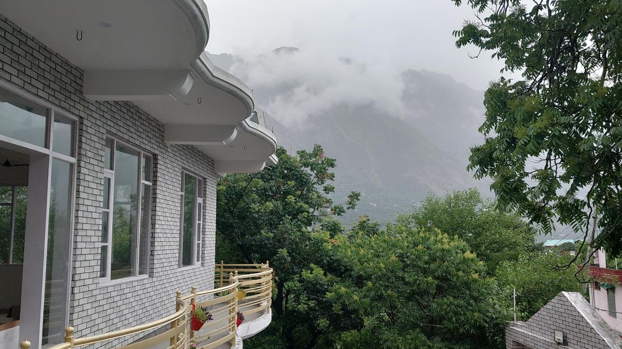 Gazing Moon Homestay Shamshi Exteriér fotografie